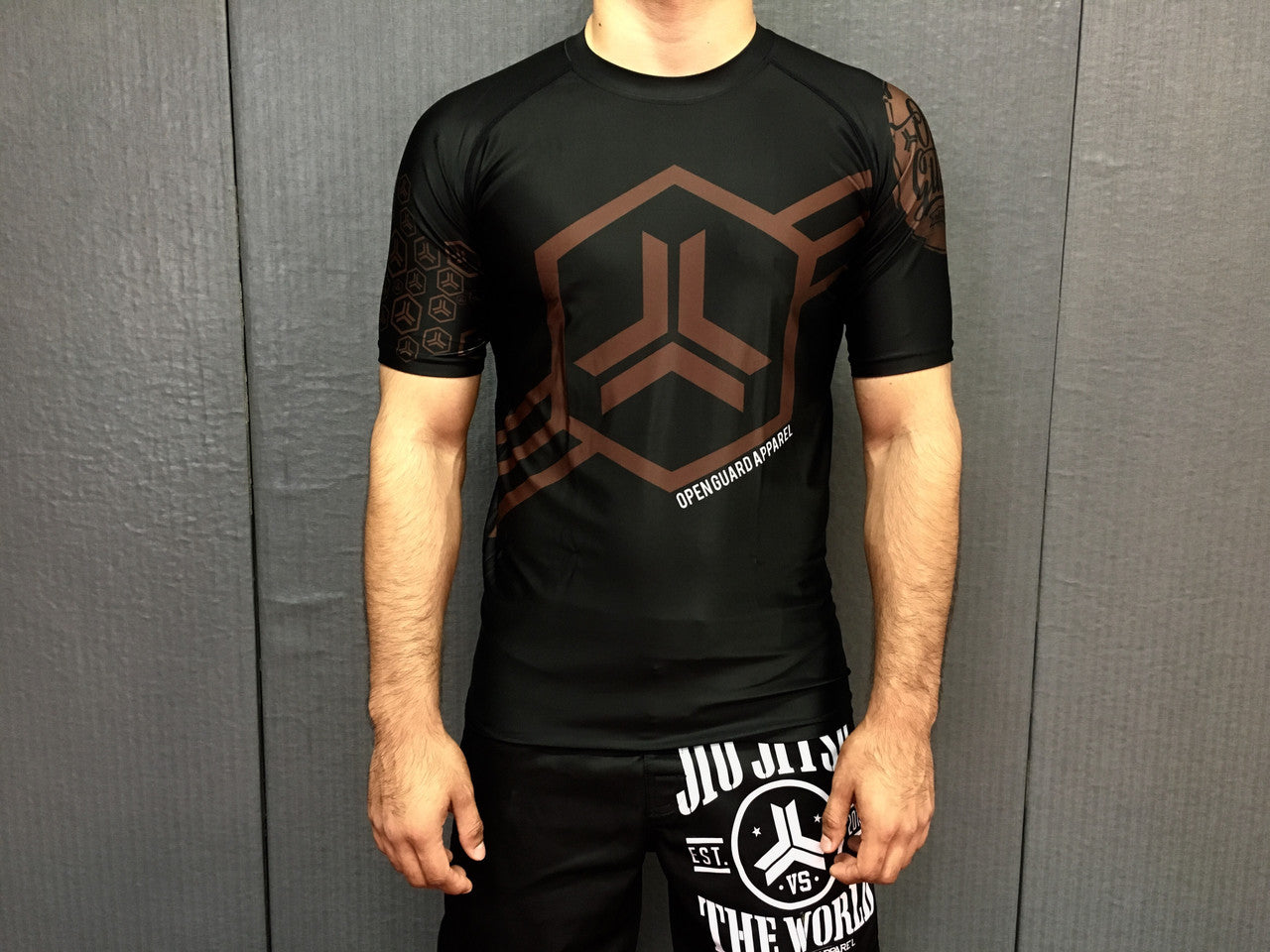 New Open Guard Apparel Hex Flow Ranked Short Sleeve Rashguard available at www.openguardapparel.com Brown Belt design
Enjoy Quick shipping anywhere from Open Guard Apparel today!