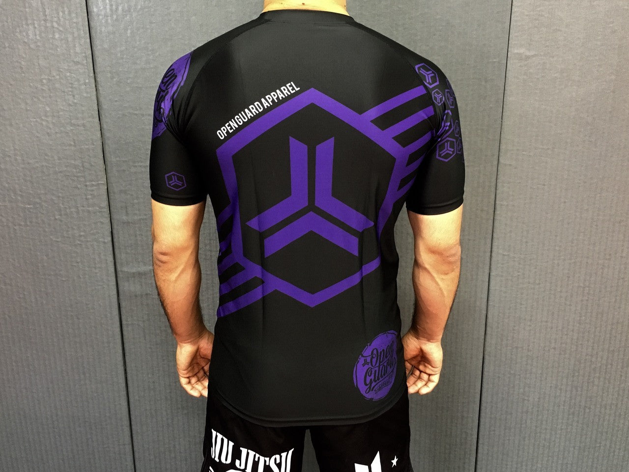 Back view of the Open Guard Apparel Hex Flow Ranked Short Sleeve Rashguard available at www.openguardapparel.com Purple Belt design
Enjoy Quick shipping anywhere from Open Guard Apparel today!